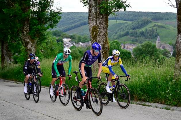 Tour de Wallonie 2026 Stage 3 VAUX-SUR-SÛRE, BELGIUM - JUNE 03 : Thonnon Senne (BEL) of Team Flanders - Baloise, Bellens Jarno (BEL) of Baloise Verzekeringen - Het Poetsbureau Lions and Conca Filippo (ITA) of Team Jayco AlUla in action during stage 3 of the 47th edition of Ethias Tour de Wallonie an UCI ProSeries 2.Pro cycling road race stage for Men Elite of 176.9 km with start in Habay and finish in Vaux-sur-Sûre on June 3, 2026 in Vaux-sur-Sûre, Belgium, 03 06 2026 ( Motordriver Pieter Van Herzele - Vaux-sur-Sûre Belgium  Copyright: xSesx
