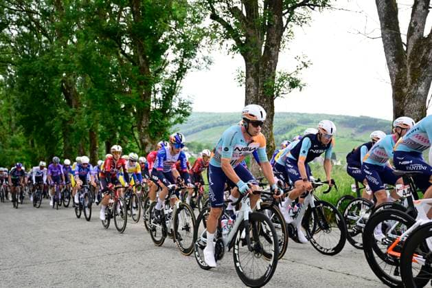 Tour de Wallonie 2026 Stage 3 VAUX-SUR-SÛRE, BELGIUM - JUNE 03 : Illustration picture of the peloton during stage 3 of the 47th edition of Ethias Tour de Wallonie an UCI ProSeries 2.Pro cycling road race stage for Men Elite of 176.9 km with start in Habay and finish in Vaux-sur-Sûre on June 3, 2026 in Vaux-sur-Sûre, Belgium, 03 06 2026 ( Motordriver Pieter Van Herzele - Vaux-sur-Sûre Belgium  Copyright: xSesx