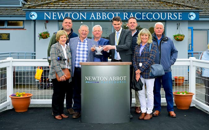 Newton Abbot Races, Newton Abbot, UK - 3 June 2026 Race winner, Yellow Card ridden by Sean Bowen with the winning connections. Race 1 - 2:30 Newton Abbot - Sun Racing Free Tickets With Sun Club Maiden Hurdle (GBB Race) (Class 4) at Newton Abbot Racecourse, Newton Abbot, Devon, England - Newton Abbot Newton Abbot Racecourse Devon England Copyright: xPhilxMingo PPAUKx PPA-278663