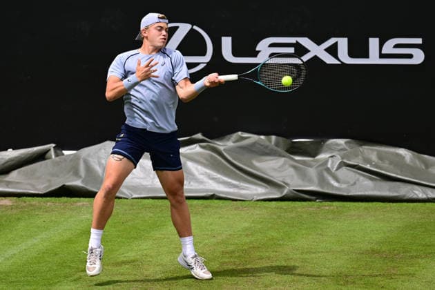 Tennis Lexus Birmingham Open Felix Gill of Great Britain returns during the Lexus Birmingham Open WTA125 ATP, Tennis Herren Challenger tennis at Edgbaston Priory Club, Birmingham, UK on 3 June 2026. Birmingham Edgbaston Priory Club West Midlands UK Editorial use only , Copyright: xDennisxGoodwinx PSI-24320-0041