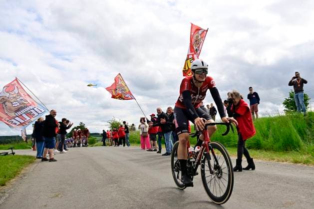 Tour de Wallonie 2026 Stage 3 VAUX-SUR-SÛRE, BELGIUM - JUNE 03 : De Lie Arnaud (BEL) of Lotto Intermarche in action during stage 3 of the 47th edition of Ethias Tour de Wallonie an UCI ProSeries 2.Pro cycling road race stage for Men Elite of 176.9 km with start in Habay and finish in Vaux-sur-Sûre on June 3, 2026 in Vaux-sur-Sûre, Belgium, 03 06 2026 ( Motordriver Pieter Van Herzele - Vaux-sur-Sûre Belgium  Copyright: xSesx