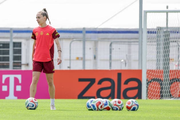 01.06.2026, xgrfx, Fussball DFB-Medientermine, Deutsche Frauennationalmannschaft - Training v.l. Sophia Kleinherne (Deutsche Frauennationalmannschaft) (DFL DFB REGULATIONS PROHIBIT ANY USE OF PHOTOGRAPHS as IMAGE SEQUENCES and or QUASI-VIDEO) Köln