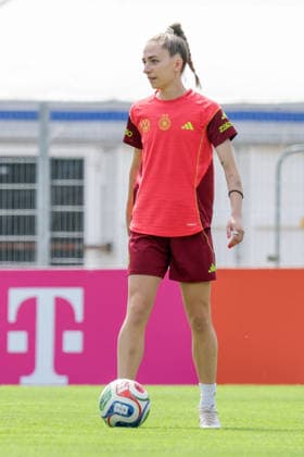 01.06.2026, xgrfx, Fussball DFB-Medientermine, Deutsche Frauennationalmannschaft - Training v.l. Sophia Kleinherne (Deutsche Frauennationalmannschaft) (DFL DFB REGULATIONS PROHIBIT ANY USE OF PHOTOGRAPHS as IMAGE SEQUENCES and or QUASI-VIDEO) Köln