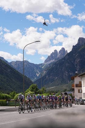 The pack rides during Stage 5 of the Giro d™Italia Women, from Longarone to Santo Stefano di Cadore, Italy. Wednesday June 3, 2026  Copyright: xMarcoxAlpozzi LaPressex