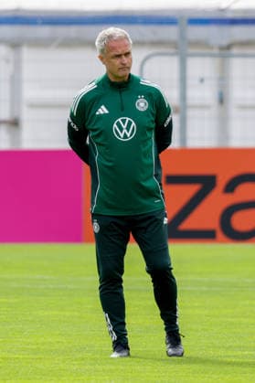 03.06.2026, xgrfx, Fussball DFB-Medientermine, Deutsche Frauennationalmannschaft - Training v.l. Christian Wück (Deutsche Frauennationalmannschaft) (DFL DFB REGULATIONS PROHIBIT ANY USE OF PHOTOGRAPHS as IMAGE SEQUENCES and or QUASI-VIDEO) Köln