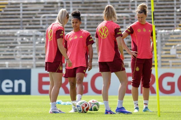 03.06.2026, xgrfx, Fussball DFB-Medientermine, Deutsche Frauennationalmannschaft - Training v.l. Shekiera Martinez (Deutsche Frauennationalmannschaft) (DFL DFB REGULATIONS PROHIBIT ANY USE OF PHOTOGRAPHS as IMAGE SEQUENCES and or QUASI-VIDEO) Köln