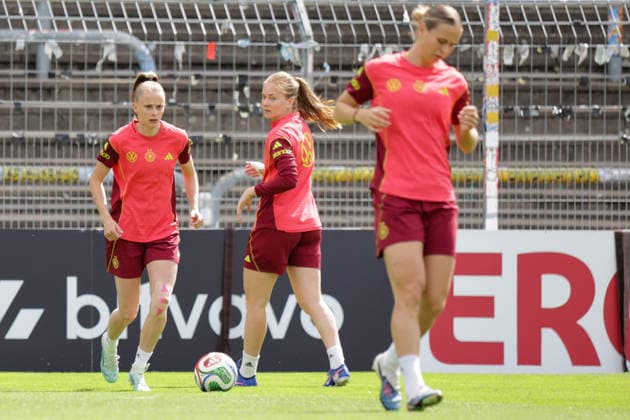 03.06.2026, xgrfx, Fussball DFB-Medientermine, Deutsche Frauennationalmannschaft - Training v.l. Vivien Endemann (Deutsche Frauennationalmannschaft) (DFL DFB REGULATIONS PROHIBIT ANY USE OF PHOTOGRAPHS as IMAGE SEQUENCES and or QUASI-VIDEO) Köln