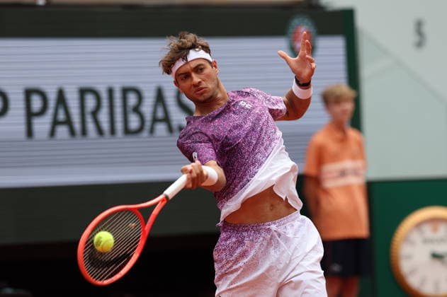 ROLAND GARROS 2026 Thierry Larret MAXPPP - PARIS (75) 03 06 2026 Thierry Larret Maxppp. Tennis. Roland Garros 2026. Internationaux de France de tennis. Stade Roland Garros, Paris (75). Le 3 Juin. Court Philippe CHATRIER : Felix AUGER-ALIASSIME (CAN) vs Flavio COBOLLI (ITA). PARIS (75) STADE ROLAND GARROS PARIS ILE DE FRANCE FRANCE  Copyright: xMAXPPPxThierryxLarretx TLR202606031552 TLR202606031552