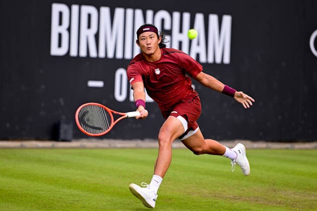 Tennis Lexus Birmingham Open Zhizhen Zhang of China returns during the Lexus Birmingham Open WTA125 ATP, Tennis Herren Challenger tennis at Edgbaston Priory Club, Birmingham, UK on 3 June 2026. Birmingham Edgbaston Priory Club West Midlands UK Editorial use only , Copyright: xDennisxGoodwinx PSI-24320-0098
