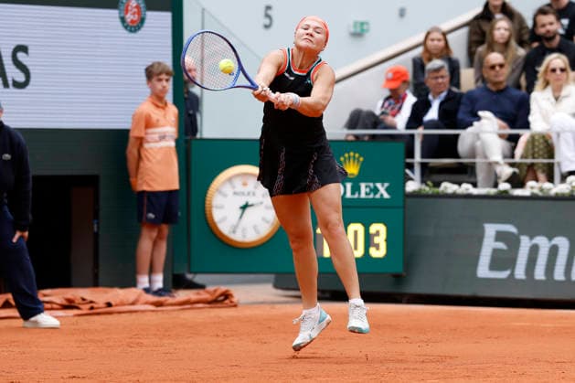 June 3, 2026, Paris, Paris, France: Diana SHNAIDER (-RUS) in action during the tennis Grand Slam of Roland Garros 2026, at Roland Garros Stadium - on June 3 2026 .Paris - France Paris France - ZUMAb253 20260603_zsp_b253_077 Copyright: xLoicxBaratouxx