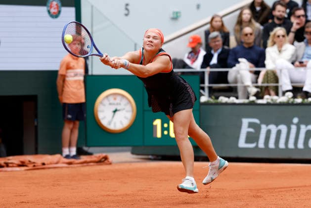 June 3, 2026, Paris, Paris, France: Diana SHNAIDER (-RUS) in action during the tennis Grand Slam of Roland Garros 2026, at Roland Garros Stadium - on June 3 2026 .Paris - France Paris France - ZUMAb253 20260603_zsp_b253_093 Copyright: xLoicxBaratouxx