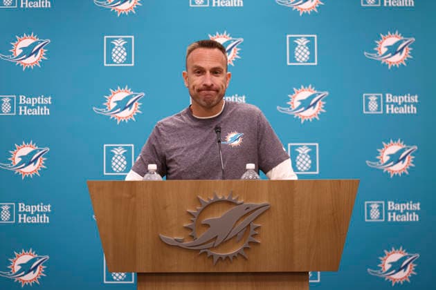 American Football,NFL, Miami Dolphins, Pressekonferenz und Training MIAMI GARDENS, FL - JUNE 03: Miami Dolphins head coach Jeff Hafley talks to reports during the Miami Dolphins Minicamp on Wednesday, June 3, 2026 at Baptist Health Sports Center in Miami Gardens, FL (Photo by Peter Joneleit Icon Sportswire) NFL, American Football Herren, USA JUN 03 Miami Dolphins Minicamp EDITORIAL USE ONLY Icon260603006