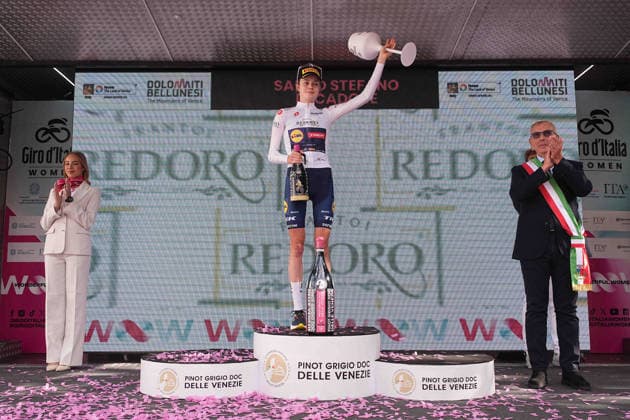 Canada™s Isabella Holmgren of Lidl - Trek™s (White jersey) on the podium during Stage 5 of the Giro d™Italia Women, from Longarone to Santo Stefano di Cadore, Italy. Wednesday June 3, 2026  Copyright: xMarcoxAlpozzi LaPressex