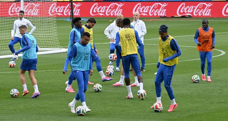 ENTRAINEMENT DES BLEUS A NANTES PHOTOPQR OUEST FRANCE Jerome Fouquet ; NANTES ; 03 06 2026 ; Football. Entrainement de l équipe de France de Football, avant le match contre la Cote d Ivoire à Nantes. Photo: Jérôme Fouquet Ouest-France Nantes, France, juen 3rd 2026 France at training before a friendly match NANTES France  Copyright: xPHOTOPQR OUESTxFRANCE MAXPPPxJeromexFouquetx 20260603OFR1828 20260603OFR1828