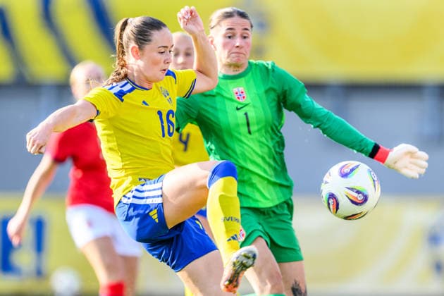 260603 Svea Rehnberg of Sweden and goalkeeper Thiril Erichsen of Norway during the U23 womenÂ s International Friendly, Länderspiel, Nationalmannschaft football match between Sweden and Norway on June 3, 2026 in Kalmar. Photo: Suvad Mrkonjic BILDBYRAN COP 170 SM0467 fotboll football soccer fotball u23 under 23 sverige sweden norge norway dam bbeng Copyright: SUVADxMRKONJIC BB260603SM092