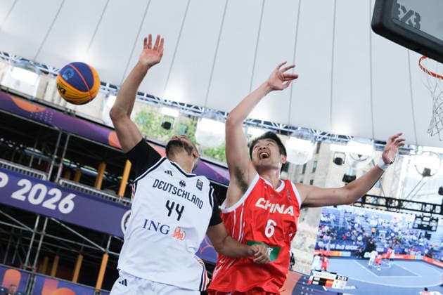 Basketball, FIBA 3x3 WM in Warschau, Männer, Deutschland - China June 3, 2026, Warsaw, Masovian Voivodeship, Poland: Germany s KEVIN BRYANT (44) in action against China s DIANLIANG ZHANG (6) during a FIBA 3x3 Basketball World Cup men s Pool C game between Germany and China in Warsaw, Poland. Warsaw Poland - ZUMAk204 20260603_zip_k204_002 Copyright: xRomanxKozielx