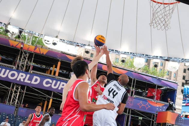 Basketball, FIBA 3x3 WM in Warschau, Männer, Deutschland - China June 3, 2026, Warsaw, Masovian Voivodeship, Poland: Germany s KEVIN BRYANT (44) in action against China s HANYU GUO (2) during a FIBA 3x3 Basketball World Cup men s Pool C game between Germany and China in Warsaw, Poland. Basketball 2026: FIBA 3x3 World Cup Men s Pool C: Germany 22:12 China  - ZUMAk204 20260603_zip_k204_001 Copyright: xRomanxKozielx