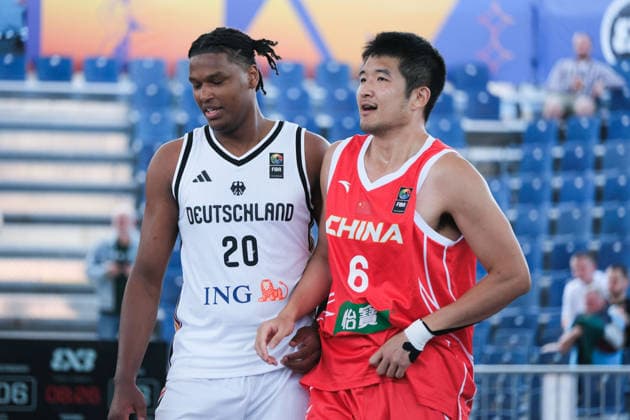 Basketball, FIBA 3x3 WM in Warschau, Männer, Deutschland - China June 3, 2026, Warsaw, Masovian Voivodeship, Poland: Germany s FABIAN GIESSMANN (20) and China s DIANLIANG ZHANG (6) in action during a FIBA 3x3 Basketball World Cup men s Pool C game between Germany and China in Warsaw, Poland. Basketball 2026: FIBA 3x3 World Cup Men s Pool C: Germany 22:12 China  - ZUMAk204 20260603_zip_k204_005 Copyright: xRomanxKozielx