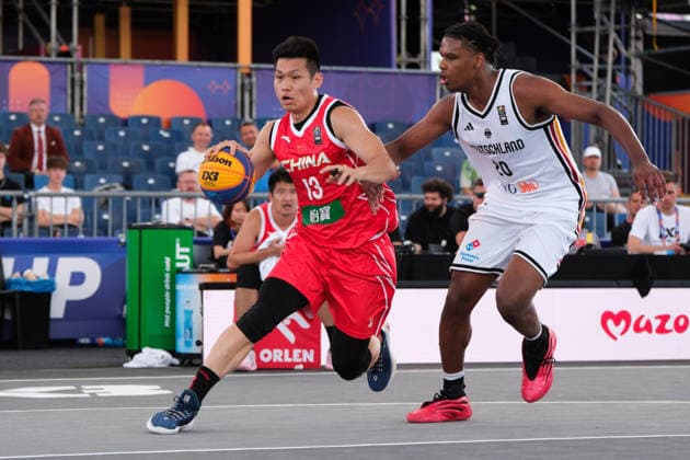Basketball, FIBA 3x3 WM in Warschau, Männer, Deutschland - China June 3, 2026, Warsaw, Masovian Voivodeship, Poland: Germany s FABIAN GIESSMANN (20) in action against China s XINGRUI WU (13) during a FIBA 3x3 Basketball World Cup men s Pool C game between Germany and China in Warsaw, Poland. Basketball 2026: FIBA 3x3 World Cup Men s Pool C: Germany 22:12 China  - ZUMAk204 20260603_zip_k204_008 Copyright: xRomanxKozielx