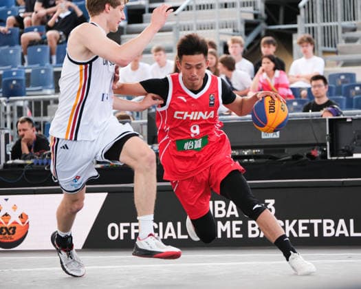 Basketball, FIBA 3x3 WM in Warschau, Männer, Deutschland - China June 3, 2026, Warsaw, Masovian Voivodeship, Poland: Germany s NIKLAS KROPP (5) in action against China s PENGCHENG LU (9) during a FIBA 3x3 Basketball World Cup men s Pool C game between Germany and China in Warsaw, Poland. Warsaw Poland - ZUMAk204 20260603_zip_k204_010 Copyright: xRomanxKozielx