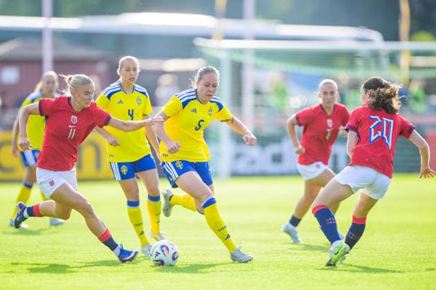 260603 Julie Jorde of Norway and Alice Bergström of Sweden and Froya Brennskag-Dorsin of Norway during the U23 womenÂ s International Friendly, Länderspiel, Nationalmannschaft football match between Sweden and Norway on June 3, 2026 in Kalmar. Photo: Suvad Mrkonjic BILDBYRAN COP 170 SM0467 fotboll football soccer fotball u23 under 23 sverige sweden norge norway dam bbeng norge norway sverige sweden Copyright: SUVADxMRKONJIC BB260603SM101