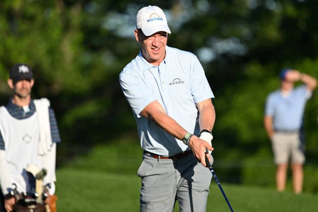 Golf, The Memorial Tournament in Dublin, Ohio, Training June 3, 2026: NFL, American Football Herren, USA football great Peyton Manning drives off the 1st tee in the Workday Golden Bear Pro Am in Dublin, Ohio. Cal Media PGA, Golf Herren 2026: The Memorial Tournament Practice Rounds JUN 3  - ZUMAc04_ 20260603_zma_c04_043 Copyright: xBrentxClarkx