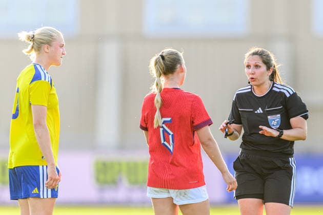 260603 Wilma Leidhammar of Sweden, Mia Authen of Norway and referee Ulrica Löv during the U23 womenÂ s International Friendly, Länderspiel, Nationalmannschaft football match between Sweden and Norway on June 3, 2026 in Kalmar. Photo: Suvad Mrkonjic BILDBYRAN COP 170 SM0467 fotboll football soccer fotball u23 under 23 sverige sweden norge norway dam bbeng Copyright: SUVADxMRKONJIC BB260603SM117