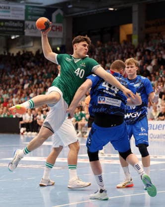Handball, HBL, Frisch Auf! Göppingen - TVB 1898 Stuttgart #3 Göppingen Handball Frisch Auf ! Göppingen vs. TVB Stuttgart, Elias Newel (Göppingen, am Ball)