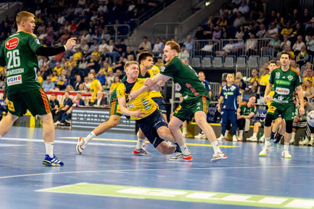 Handball, HBL, Rhein-Neckar Löwen - TSV Hannover-Burgdorf #4 03.06.2026, xdaymx, Handball Daikin HBL, Rhein Neckar Loewen - TSV Hannover-Burgdorf Haukur Thrastarson (Rhein-Neckar Löwen) wird hart angegangen von Renars Uscins (TSV Hannover-Burgdorf) und Lukas Stutzke (TSV Hannover-Burgdorf) (DFL DFB REGULATIONS PROHIBIT ANY USE OF PHOTOGRAPHS as IMAGE SEQUENCES and or QUASI-VIDEO) Mannheim