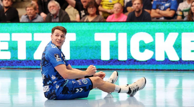 Handball, HBL, Frisch Auf! Göppingen - TVB 1898 Stuttgart #3 Göppingen Handball Frisch Auf ! Göppingen vs. TVB Stuttgart, Max Häfner (TVB) enttäuscht am Boden