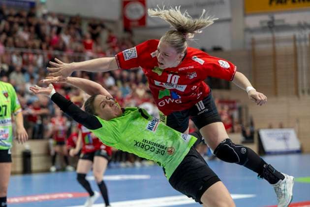 Handball, Frauen, HBF, Relegation, SV Union Halle-Neustadt - Füchse Berlin Handball Bundesliga Frauen,HBF, Saison 2025 2026 Relegation-SV Union Halle-Neustadt vs.Spreefüchse Berlin Halle, Deutschland 03.Juni 2026: Im Bild:v.li.Angela Cappellaro (Berlin) und Viktoria Marksteiner (Halle) Halle Saale SWH Arena Sachsen-Anhalt Deutschland