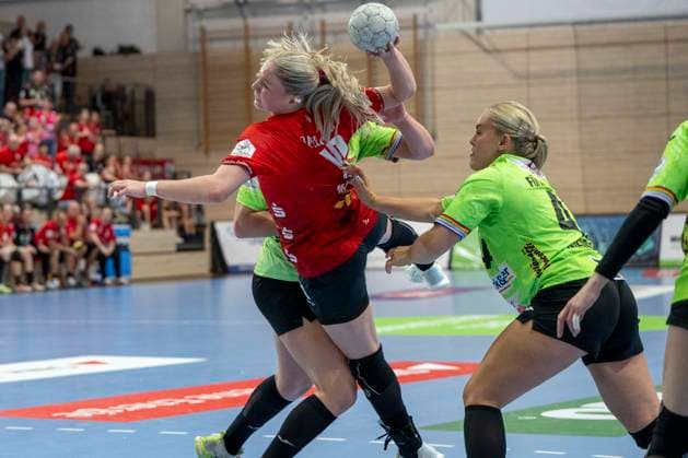 Handball, Frauen, HBF, Relegation, SV Union Halle-Neustadt - Füchse Berlin Handball Bundesliga Frauen,HBF, Saison 2025 2026 Relegation-SV Union Halle-Neustadt vs.Spreefüchse Berlin Halle, Deutschland 03.Juni 2026: Im Bild:v.li.Viktoria Marksteiner (Halle) und Anouk Nieuwenweg (Berlin) Halle Saale SWH Arena Sachsen-Anhalt Deutschland
