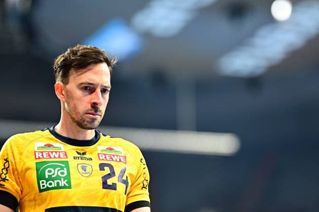 Handball, HBL, Rhein-Neckar Löwen - TSV Hannover-Burgdorf #6 Patrick Groetzki ( 24; Rhein Neckar Löwen) blickt konzentriert zur Seite. Das Porträt zeigt den Rechtsaußen im Spieltrikot mit den Sponsoren REWE, PSD Bank und erima. Patrick Groetzki ( 24; Rhein Neckar Löwen) im Porträt Copyright: xMichaelxGelhardtx