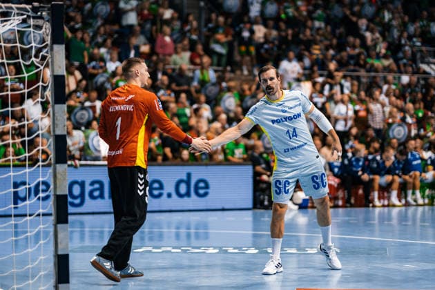 Handball, HBL, SC Magdeburg - VfL Gummersbach #2 Deutschland: HBL DAIKIN Handball Bundesliga 2025 - 2026, 33. Spieltag - SC Magdeburg vs VfL Gummersbach - GETEC Arena (Magdeburg): Teitur Einarsson (VfL Gummersbach, 14) Dominik Kuzmanovic (VfL Gummersbach, 1) Copyright: xTomxLauruschkatx