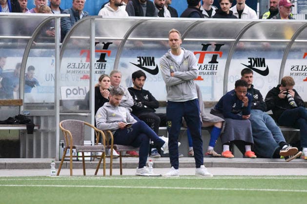 Fußball, Oberliga, Relegation, Eimsbütteler TV - SV Todesfelde #2 Fußball I Herren I Saison 2025 2026 I Aufstiegsrunde Regionalliga Nord I 2. Spieltag I Eimsbütteler TV - SV Todesfelde I 03.06.2026 Björn Sörensen (SVT, Cheftrainer), neben ihm sitzt Dirk Hellmann (SVT, Co-Trainer) (Nur zur redaktionellen Nutzung.) Hamburg Stadion Hoheluft, Lokstedter Steindamm 87 Hamburg Deutschland Copyright: xLobeca RobertoxSeidelx