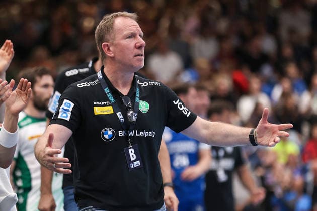 Handball, HBL, TBV Lemgo - SC DHfK Leipzig #3 2026.06.03, xkwix, Handball, HBL, TBV Lemgo Lippe - SC DHfK Leipzig, PHOENIX CONTACT arena, 33.Spieltag, Saison 2025 2026: Frank Carstens (SC DHfK Leipzig Trainer) gestikulierend und anfeuernd am Spielfeldrand Photo: xKamilxWilkowskixPressefotoKochx Nordrhein-Westfalen Deutschland