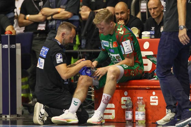 Handball, HBL, SC Magdeburg - VfL Gummersbach #3 03.06.2026, xtgx, Handball, Daikin HBL, SC Magdeburg - VfL Gummersbach v.l. Gisli Thorgeir Kristjansson (Magdeburg, 10) verletzt Verletzung Magdeburg