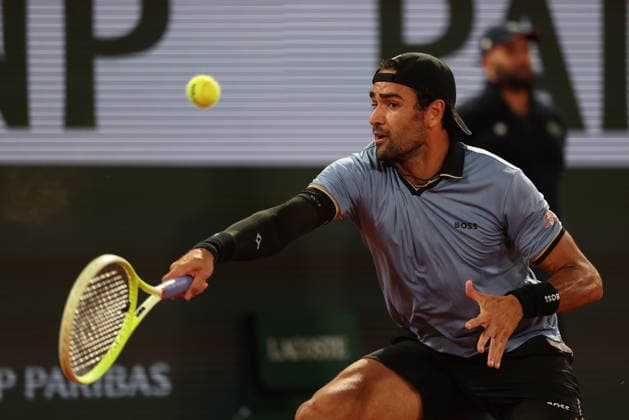 ROLAND GARROS 2026 Thierry Larret MAXPPP - PARIS (75) 03 06 2026 Thierry Larret Maxppp. Tennis. Roland Garros 2026. Internationaux de France de tennis. Stade Roland Garros, Paris (75). Le 3 Juin. Court Philippe CHATRIER : Matteo BERRETINI (ITA) vs Matteo ARNALDI (ITA). PARIS (75) STADE ROLAND GARROS PARIS ILE DE FRANCE FRANCE  Copyright: xMAXPPPxThierryxLarretx TLR202606032093 TLR202606032093