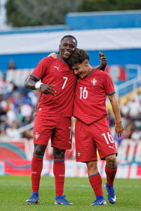 Fußball, U21, Testspiel, Portugal - Nordirland #2 Geovany Quenda and Goncalo Moreira Celebrating after goal during International Friendly, Länderspiel, Nationalmannschaft U21, U 21 game between teams of Portugal and North Ireland at Estadio Antonio Coimbra da Mota (Luis Loureiro Ball Raw Images PT) Oeiras Estadio Antonio Coimbra da Mota Portugal Copyright: xLuisxLoureirox LLOU0586