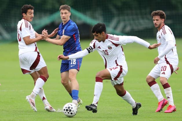 Fußball, U21, Testspiel, Kroatien - Katar Croatia, Zagreb, 030626. Rudes Stadium. Friendly match of the U21, U 21 national teams: Croatia - Qatar. In the photo: Filip Mazar, Nabil Irfan, Salem Reda Salem. Photo: Ranko Suvar CROPIX Zagreb Croatia Copyright: xxRankoxSuvarx hrvatska_katar21-030626