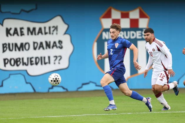 Fußball, U21, Testspiel, Kroatien - Katar Croatia, Zagreb, 030626. Rudes Stadium. Friendly match of the U21, U 21 national teams: Croatia - Qatar. In the photo: Filip Kruselj, Marwan Sheriff Hassan. Photo: Ranko Suvar CROPIX Zagreb Croatia Copyright: xxRankoxSuvarx hrvatska_katar24-030626