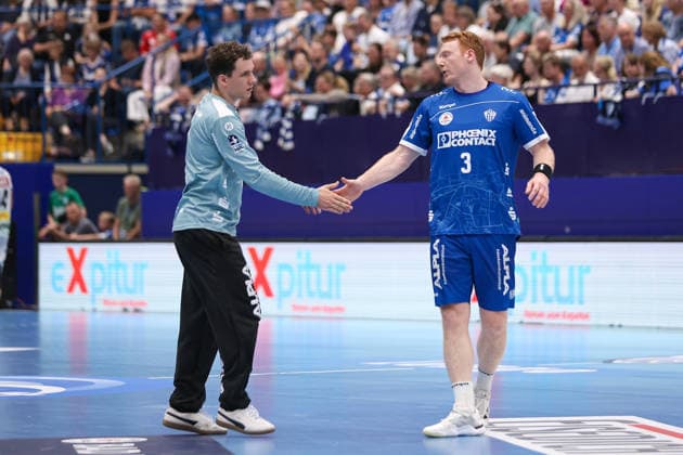 Handball, HBL, TBV Lemgo - SC DHfK Leipzig #4 2026.06.03, xkwix, Handball, HBL, TBV Lemgo Lippe - SC DHfK Leipzig, PHOENIX CONTACT arena, 33.Spieltag, Saison 2025 2026: Nicolai Theilinger (TBV Lemgo Lippe 3) und Constantin Möstl (TBV Lemgo Lippe 1) schlagen ein Photo: xKamilxWilkowskixPressefotoKochx Nordrhein-Westfalen Deutschland