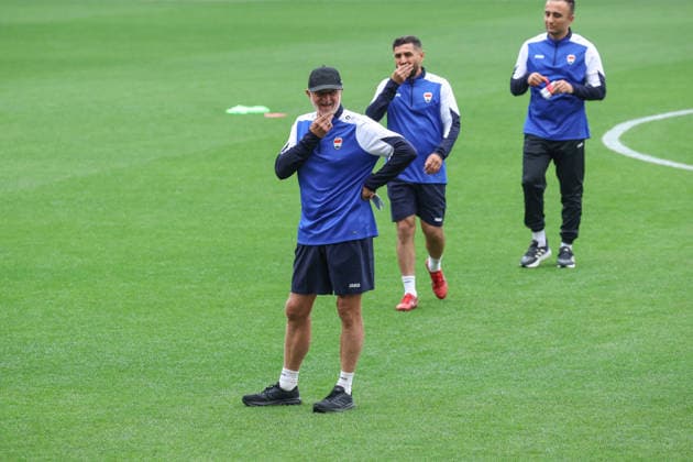 Fußball, FIFA WM 2026, Nationalteam Spanien, Training Spain - Official training session of the Iraqi team - 03 06 2026 SPAIN, LA CORUNA, JUNE 03: Graham Arnold Head Coach of Iraq during the official training session of the Iraqi team the day before the FIFA friendly football match between Spain and Iraq at Riazor Stadium on June 03, 2026 in La Coruna, Spain. Photo by Manuel Blondeau AOP.Press La Coruna Estadio Riazor Galicia Spain Copyright: x ManuelxBlondeau AOP.Pressx AOP20260603-00004