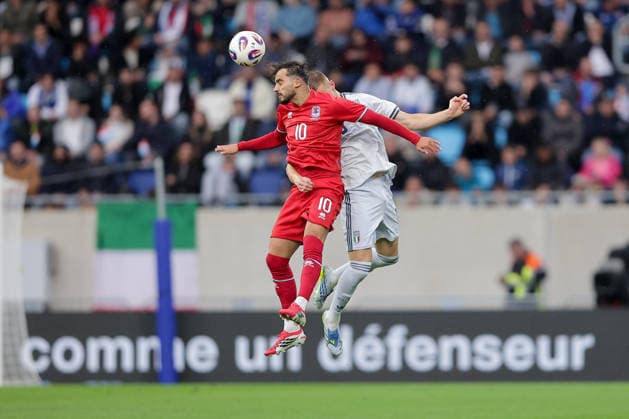 Fußball, Testspiel, Luxemburg - Italien #3 Kopfballduell zwischen Danel Sinani (Luxemburg 10) und Luca Lipani (Italien 5) Fussball, Saison 2025-2026, Freundschaftsspiel, Länderspiel 03.06.2026 Nationalmannschaft Luxemburg - Italien (LUX vs ITA) Stade de Luxembourg, Luxemburg