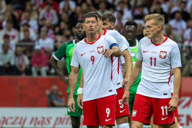 Fußball, Testspiel, Polen - Nigeria #3 Poland - Nigeria 03.06.2026 football, Warsaw, PGE National Stadium, FIFA , friendly international game match Poland - Nigeria ( mecz towarzyski, pilka nozna, Polska - Nigeria ) image shows: Robert Lewandowski (L) Karol Swiderski (R) photo Katarzyna Plewczynska Fotostyk Copyright: xKatarzynaxPlewczynskax 20260603FCTKPKAPL7294