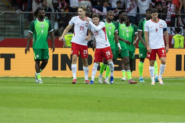 Fußball, Testspiel, Polen - Nigeria #5 Poland - Nigeria 03.06.2026 football, Warsaw, PGE National Stadium, FIFA , friendly international game match Poland - Nigeria ( mecz towarzyski, pilka nozna, Polska - Nigeria ) image shows: Kacper Potulski (25) Sebastian Szymanski (20) goal react (gol) photo Katarzyna Plewczynska Fotostyk Copyright: xKatarzynaxPlewczynskax 20260603FCTKPKAPL7542