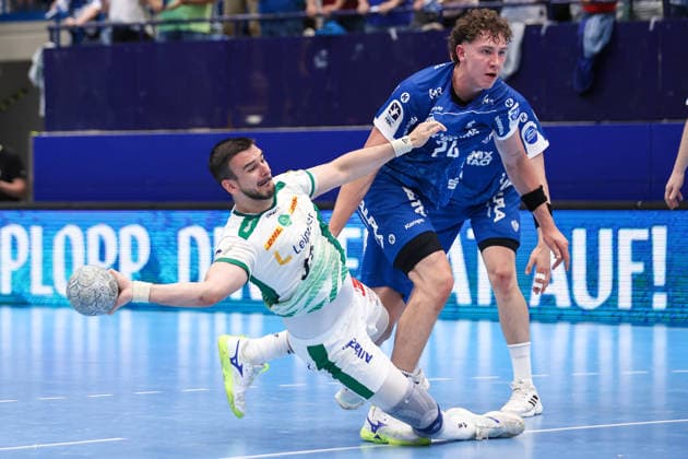 Handball, HBL, TBV Lemgo - SC DHfK Leipzig #5 2026.06.03, xkwix, Handball, HBL, TBV Lemgo Lippe - SC DHfK Leipzig, PHOENIX CONTACT arena, 33.Spieltag, Saison 2025 2026: Luka Rogan (SC DHfK Leipzig 33) beim Torwurf im Zweikampf gegen JoÃ«l Willecke (TBV Lemgo Lippe 24) Photo: xKamilxWilkowskixPressefotoKochx Nordrhein-Westfalen Deutschland