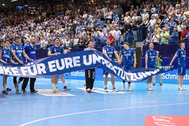 Handball, HBL, TBV Lemgo - SC DHfK Leipzig #5 2026.06.03, xkwix, Handball, HBL, TBV Lemgo Lippe - SC DHfK Leipzig, PHOENIX CONTACT arena, 33.Spieltag, Saison 2025 2026: Lemgo Spieler mit Banner mit Aufschrift Danke fuer eure Unterstuetzung in der Hand Photo: xKamilxWilkowskixPressefotoKochx Nordrhein-Westfalen Deutschland