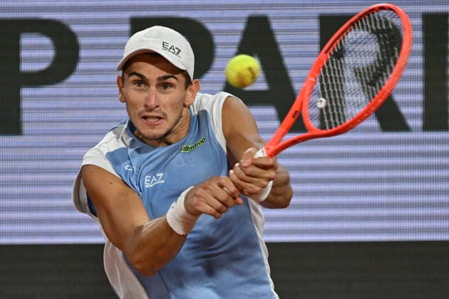 2026 French Open (Roland-Garros) - Day 11 PARIS, FRANCE - JUNE 03: Matteo Arnaldi of Italy and Matteo Berrettini (not seen) of Italy compete during the Men s Singles quarter-final match on Day Eleven of the 2026 French Open at Roland Garros on June 03, 2026 in Paris, France. Burak Akbulut Anadolu Paris France. Editorial use only. Please get in touch for any other usage.  Copyright: x2026xAnadoluxBurakxAkbulutx