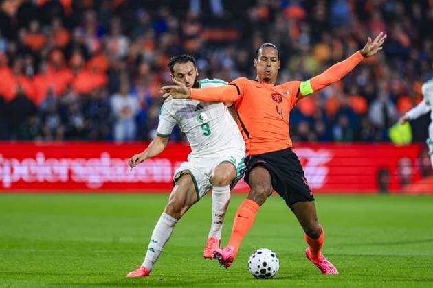 Fußball, Testspiel, Niederlande - Algerien #4 ROTTERDAM , 03-06-2026 , Stadium Feijenoord de Kuip , season 2025 2026 , FIFA International football , friendly match between The Netherlands and Algeria , picture shows Algeria player Amine Rendi Ghouiri and Netherlands player Virgil van Dijk Netherlands - Algeria (friendly)  x204135146x Copyright: